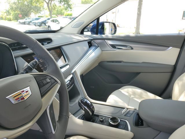 Certified 2024 Cadillac XT5 Premium Luxury w/ Technology Package FWD image 23