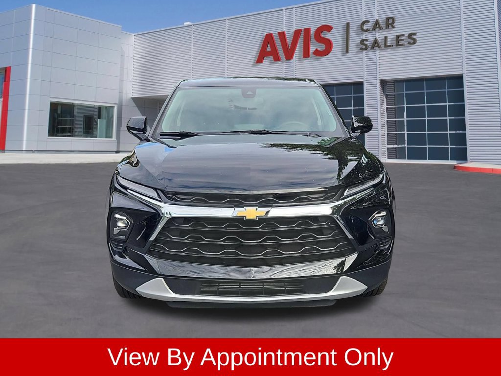 Used 2025 Chevrolet Blazer LT FWD image 2