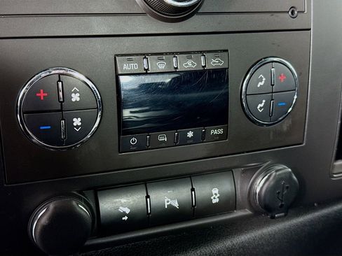 Used 2014 Chevrolet Silverado 2500 LT w/ Interior Plus Package AWD/4WD image 15