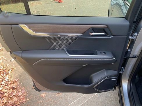 Used 2024 GMC Acadia Denali image 10