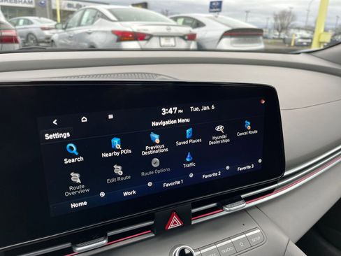 Used 2025 Hyundai Elantra SEL image 22