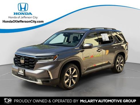 Used 2025 Honda Pilot Touring image 1
