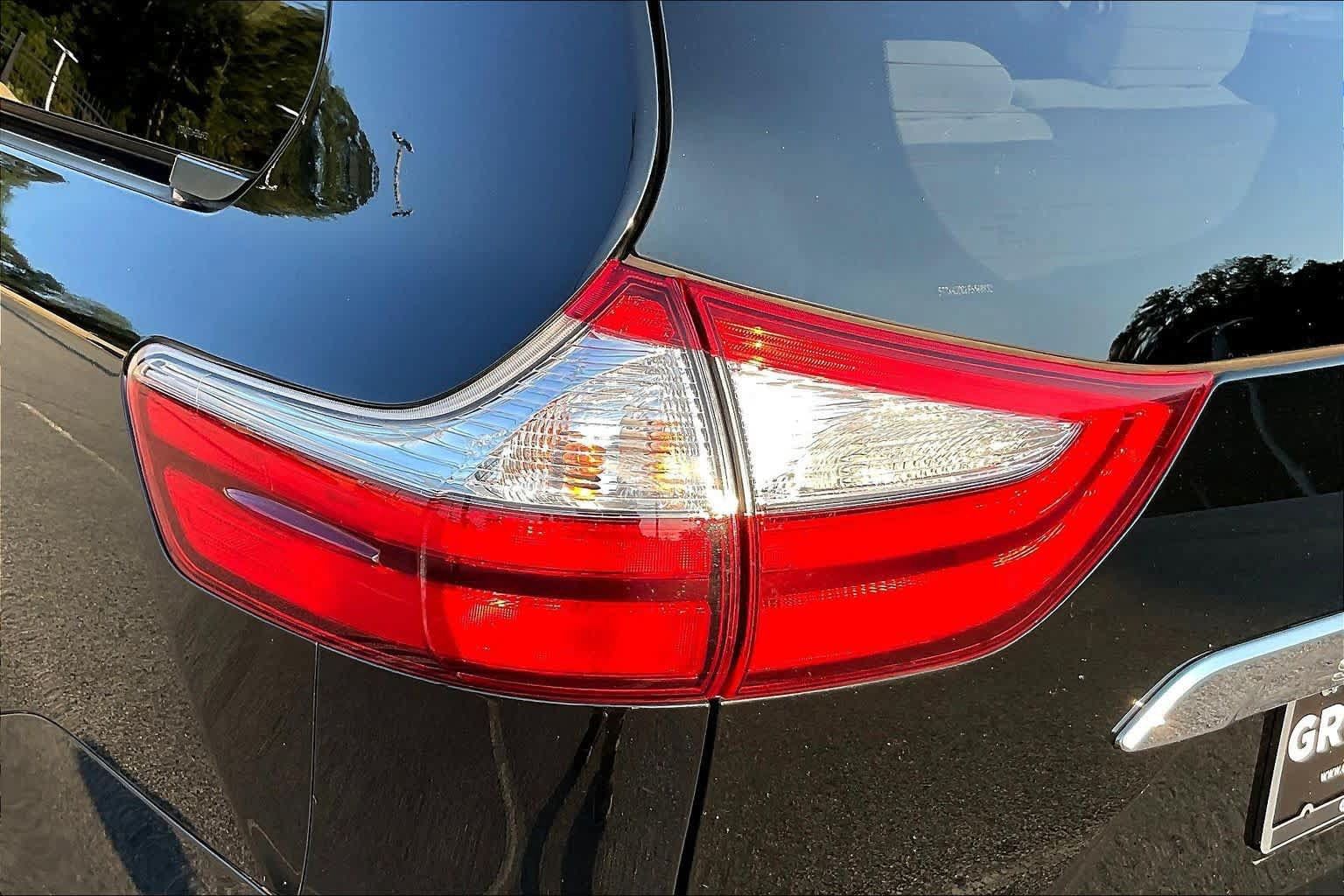 Used 2015 Toyota Sienna LE FWD image 28