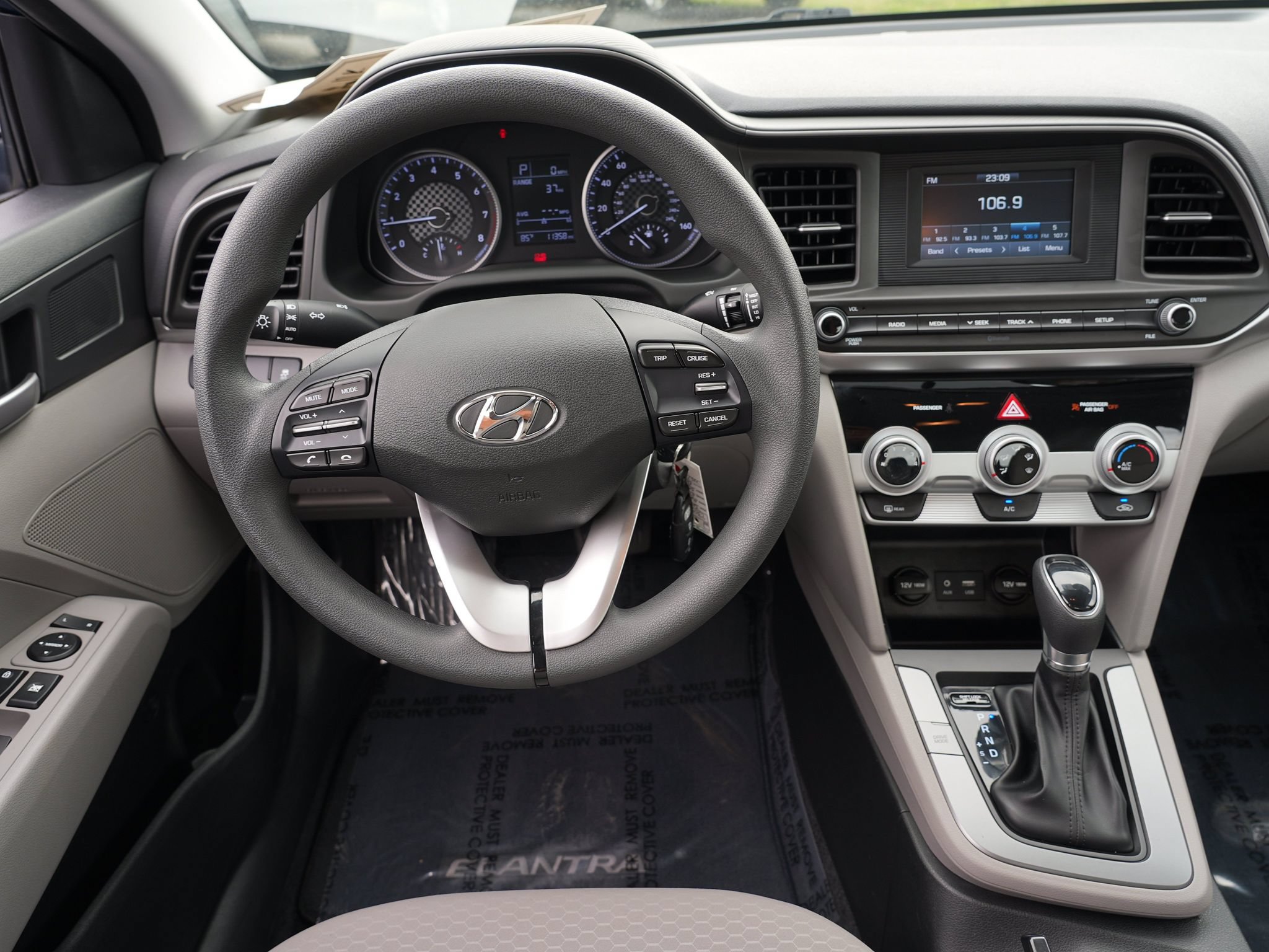 Used 2019 Hyundai Elantra SE FWD image 21