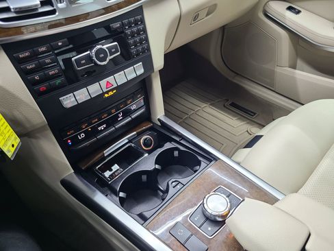 Used 2014 Mercedes-Benz E 350 4MATIC Sedan image 27