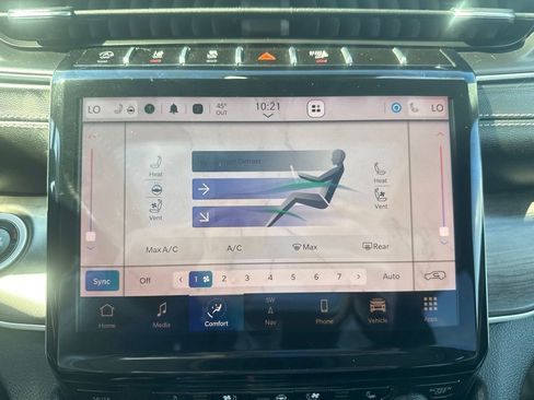 Used 2023 Jeep Grand Cherokee Limited w/ Luxury Tech Group II AWD/4WD image 44