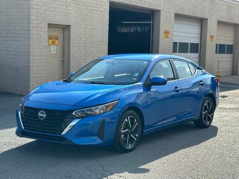 Used 2025 Nissan Sentra SV FWD image 2