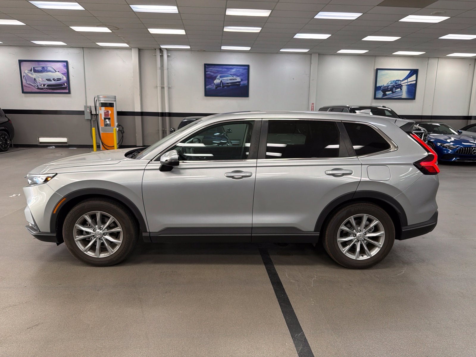Used 2025 Honda CR-V EX-L image 2