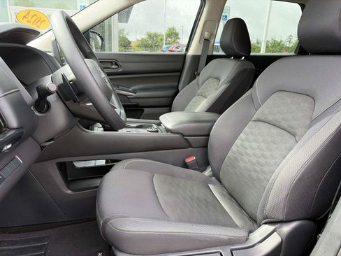 Used 2024 Nissan Pathfinder S AWD/4WD image 17
