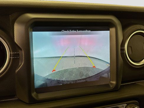 Used 2022 Jeep Wrangler Sahara image 23