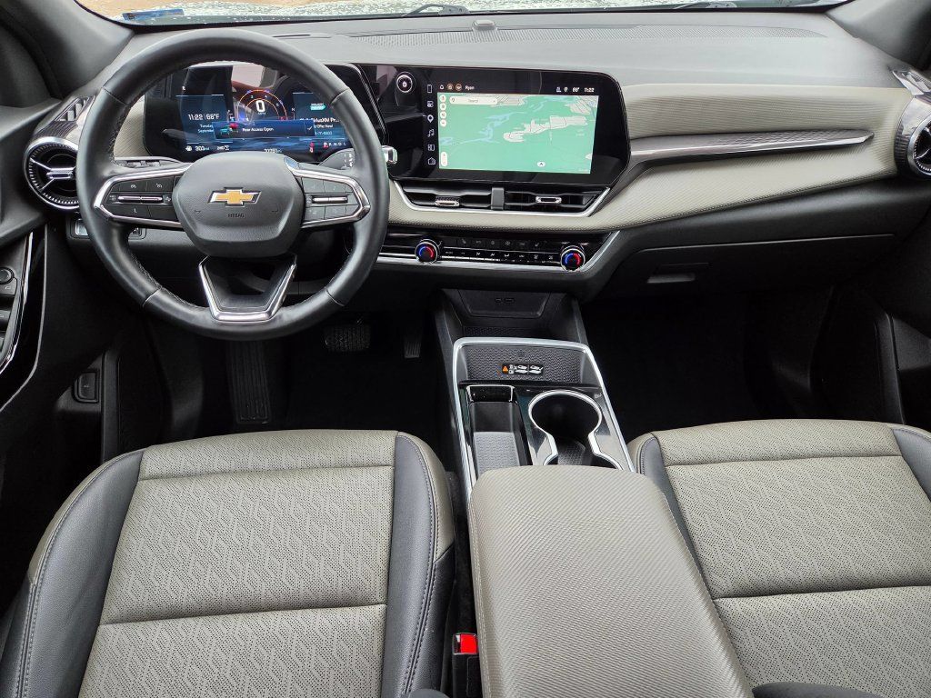 Used 2025 Chevrolet Equinox LT w/ Convenience Package II AWD/4WD image 26