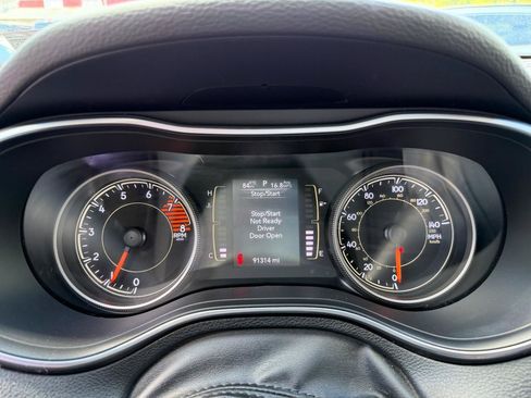 Used 2019 Jeep Cherokee Latitude Plus w/ Comfort/Convenience Group AWD/4WD image 14