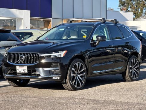 Certified 2023 Volvo XC60 B5 Ultimate w/ Climate Package image 8