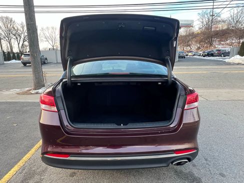 Used 2018 Kia Optima LX w/ 17" Alloy Wheels Package image 9