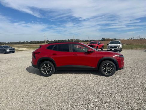 New 2026 Chevrolet Trax LT image 2