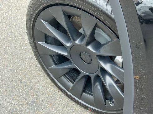 Used 2021 Tesla Model Y Long Range image 18