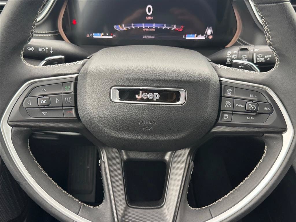 Used 2024 Jeep Grand Cherokee Altitude AWD/4WD image 13