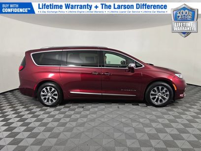 Used 2022 Chrysler Pacifica Pinnacle