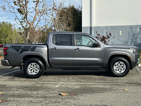 Certified 2024 Nissan Frontier SV w/ Graphics Package image 3