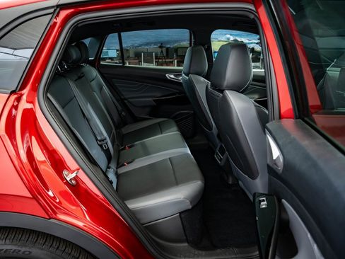 Used 2023 Volkswagen ID.4 Pro S image 33