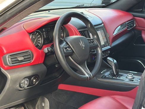 Used 2022 Maserati Levante GT image 18