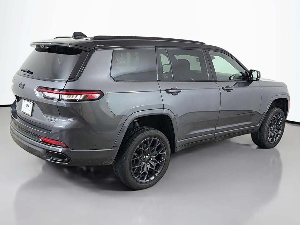 Used 2023 Jeep Grand Cherokee L Summit AWD/4WD image 18
