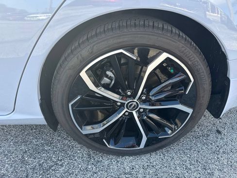 Used 2024 Nissan Altima 2.5 SR w/ SR Premium Package FWD image 17