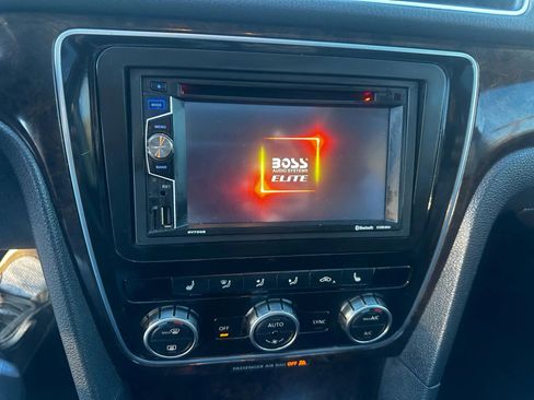 Used 2014 Volkswagen Passat 1.8T SEL Premium image 23