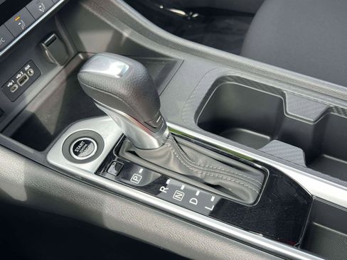 Used 2025 Nissan Sentra SV image 11