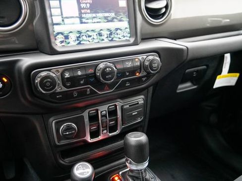 Used 2023 Jeep Wrangler Unlimited Sahara w/ LED Lighting Group AWD/4WD image 6