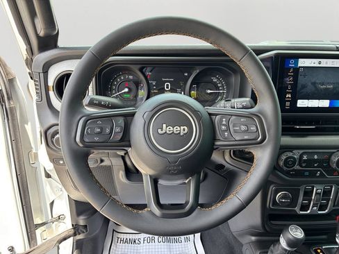 Used 2024 Jeep Wrangler Unlimited w/ Convenience Group AWD/4WD image 19