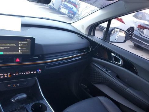 Certified 2025 Kia Carnival SX Prestige FWD image 16