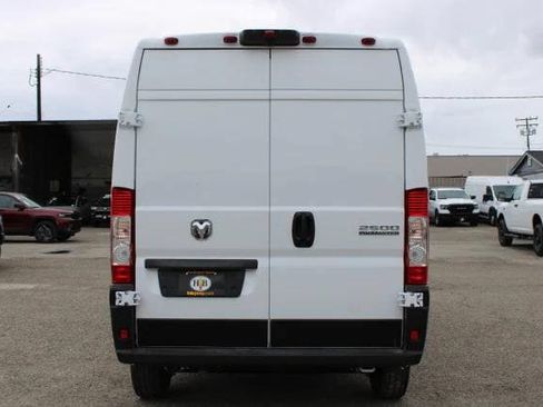 New 2025 RAM ProMaster 2500 w/ Convenience Group FWD image 5