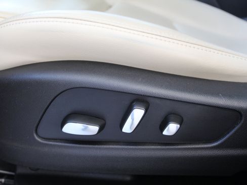 Used 2017 Cadillac XT5 Luxury w/ Driver Awareness Package image 31