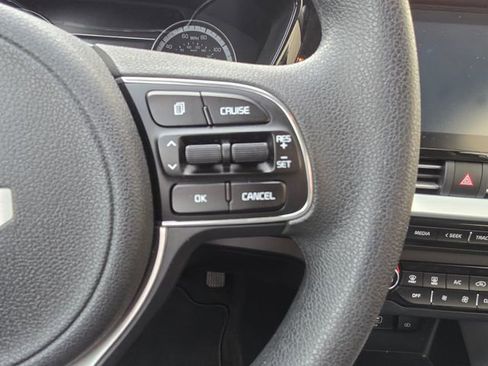 Used 2022 Kia Niro LX FWD image 36