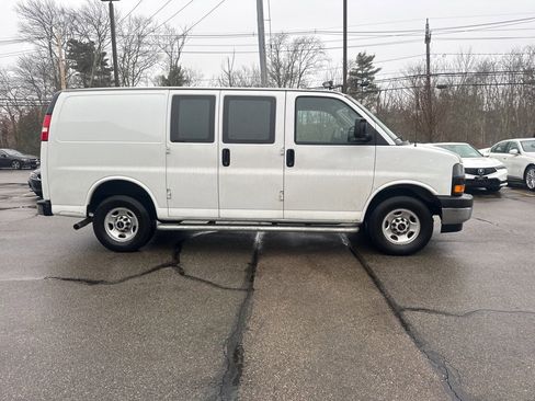 Used 2024 GMC Savana 2500 w/ Driver Convenience Package image 4