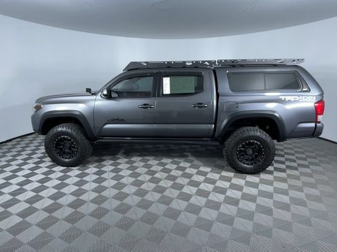 Used 2017 Toyota Tacoma TRD Off-Road AWD/4WD image 6