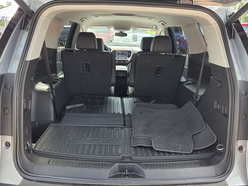 Certified 2023 GMC Acadia SLT FWD image 17