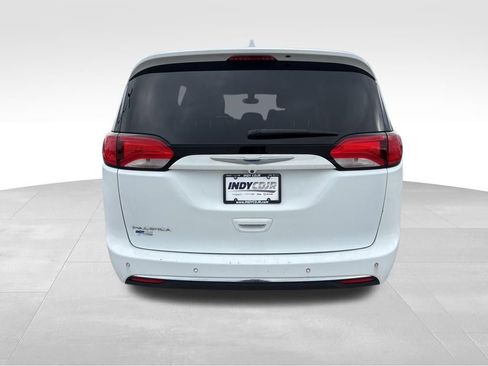 Used 2019 Chrysler Pacifica Touring-L Plus image 5