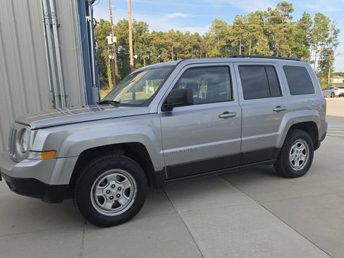 Used 2017 Jeep Patriot Sport w/ Power Value Group image 1