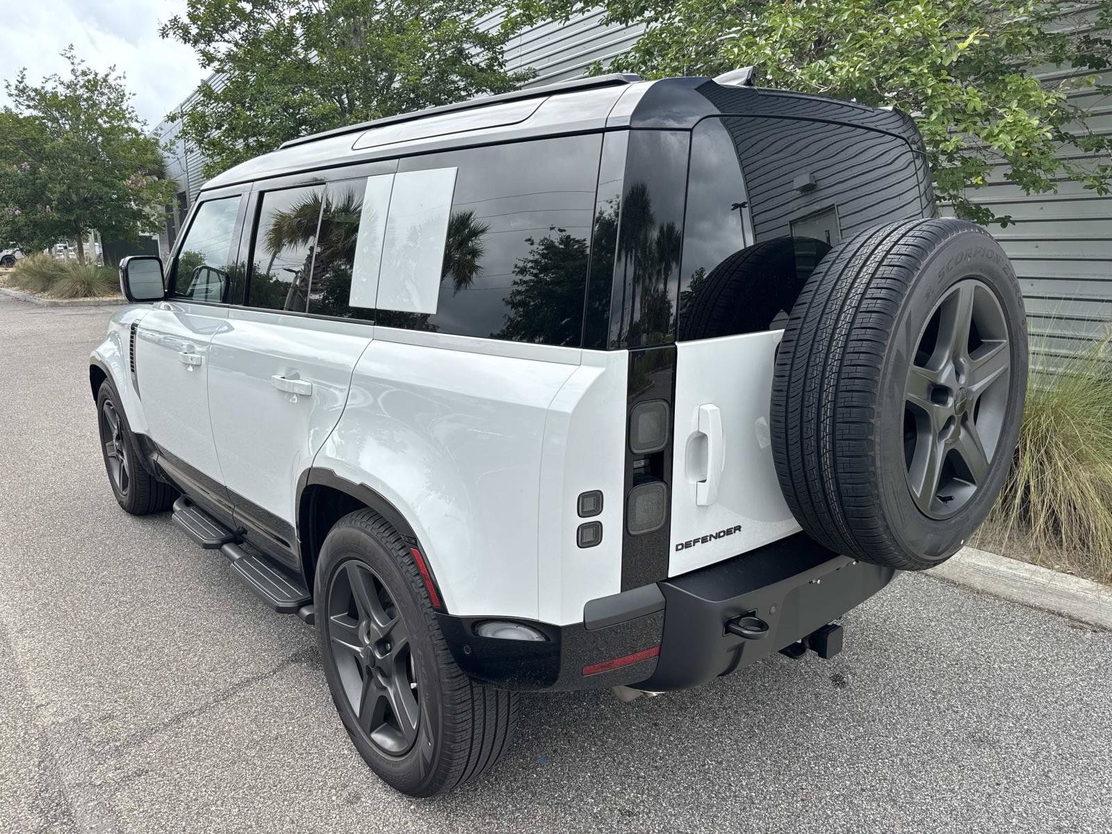 Certified 2026 Land Rover Defender 110 X-Dynamic SE AWD/4WD image 3