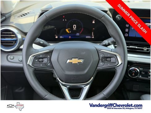 Used 2025 Chevrolet Trax LT w/ Driver Confidence Package FWD image 12