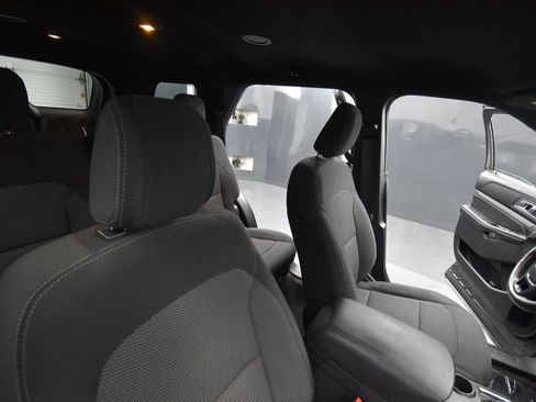 Used 2018 Ford Explorer XLT image 17
