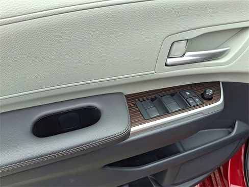 Used 2023 Toyota Sienna XLE image 11