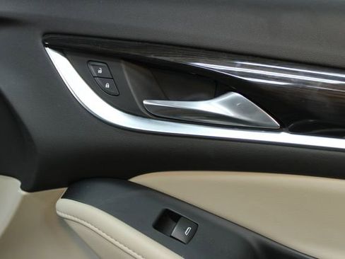 Used 2019 Buick Enclave Essence w/ Sun And Navigation Package image 9