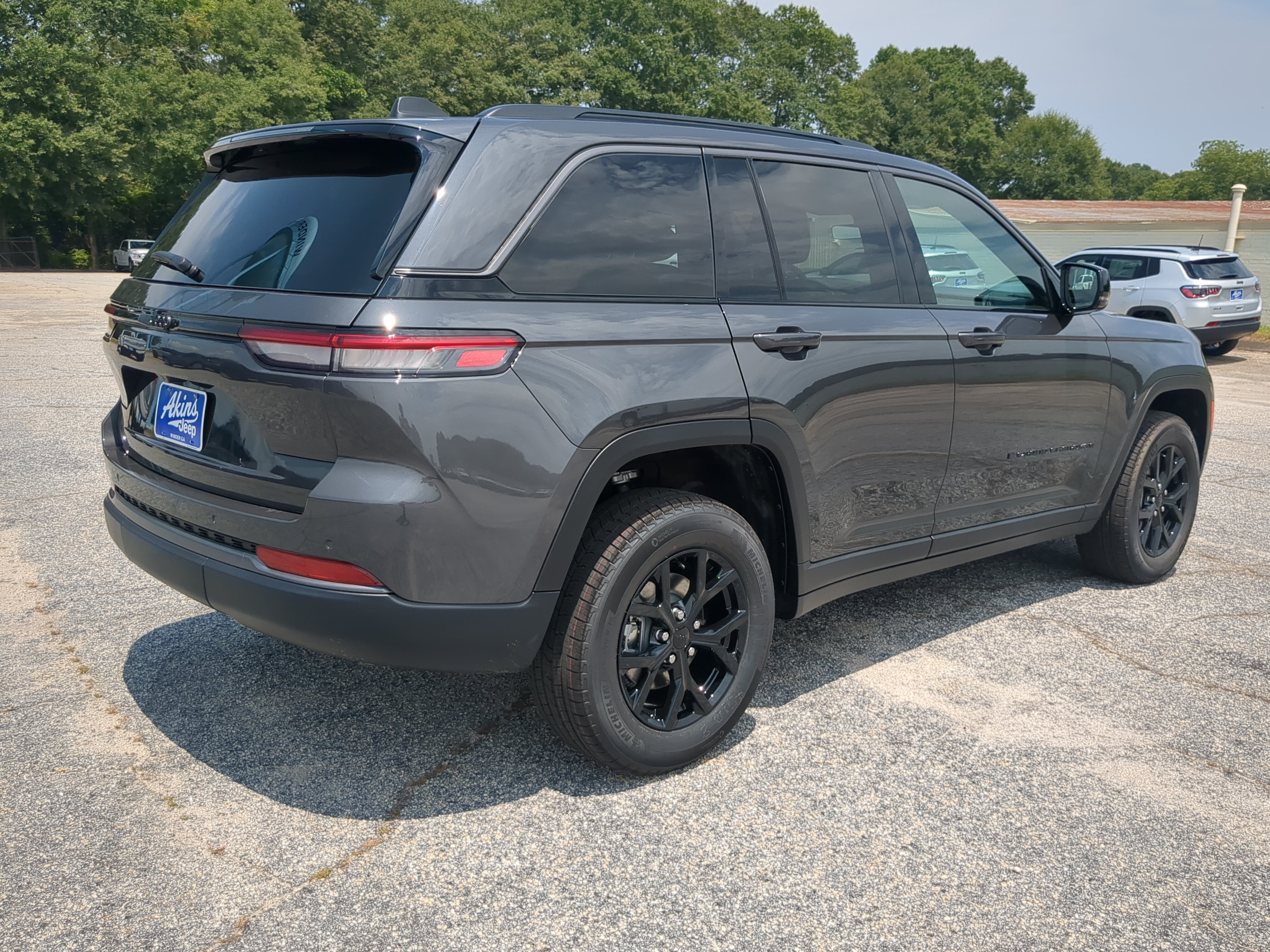 New 2026 Jeep Grand Cherokee Altitude RWD image 3
