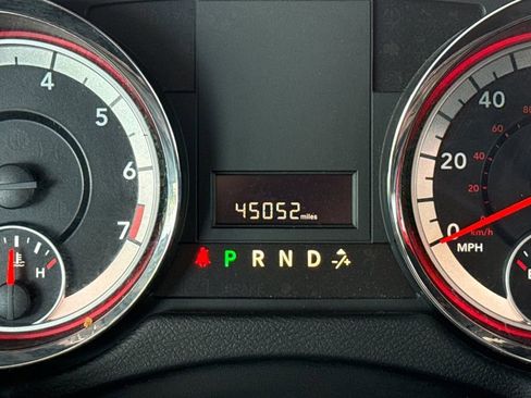 Used 2018 Dodge Grand Caravan SE w/ UConnect Hands-Free Group image 35