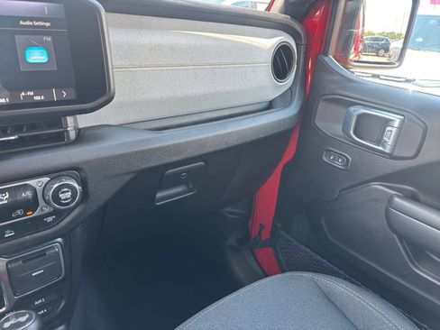 Used 2025 Jeep Wrangler Unlimited Sport AWD/4WD image 32