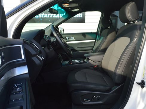 Used 2017 Ford Explorer XLT image 10