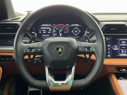 Used 2025 Lamborghini Urus SE image 12